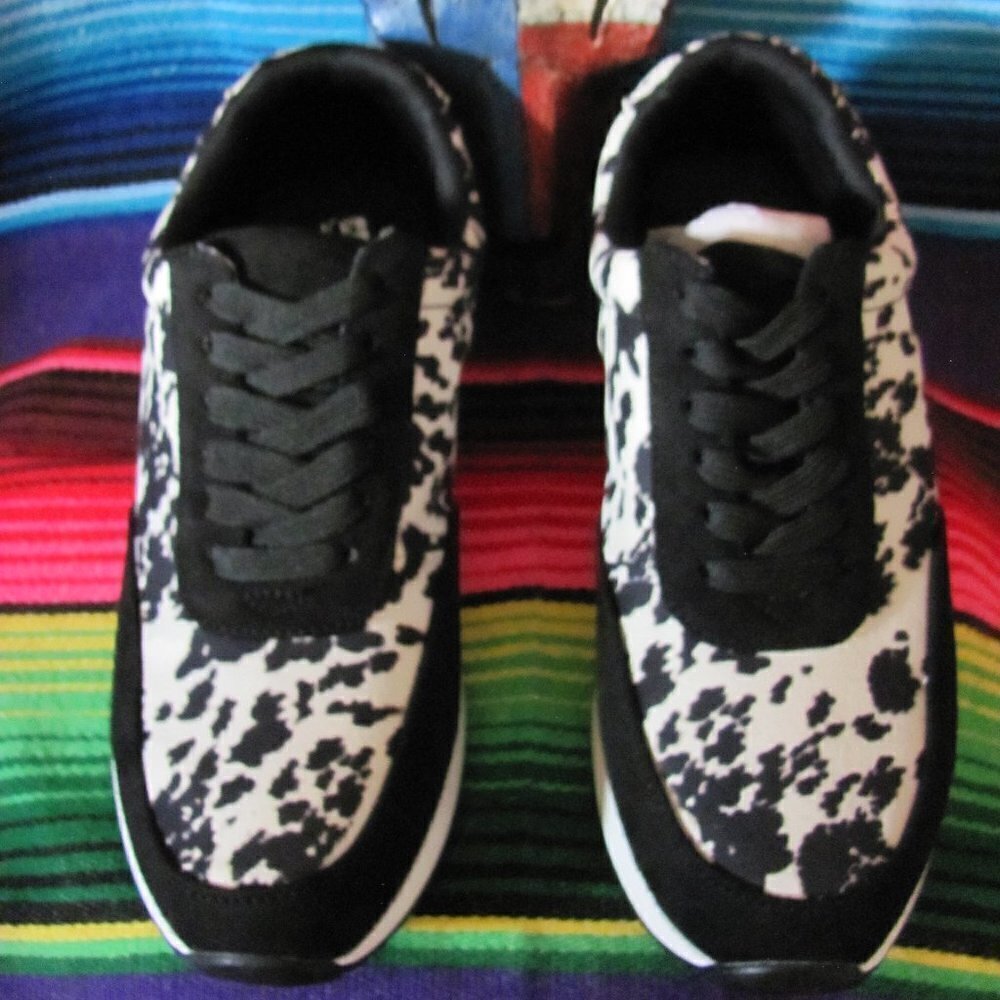 THE SAKIMA ‎ LADIES COWPRINT TENNIS SHOES